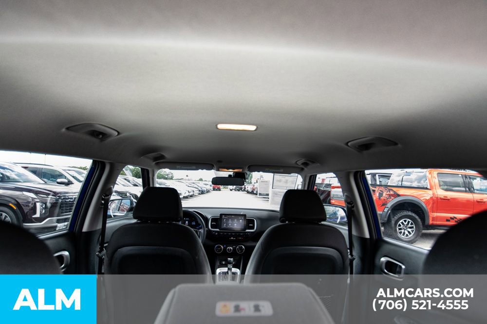 Certified 2025 Hyundai Venue SE image 15