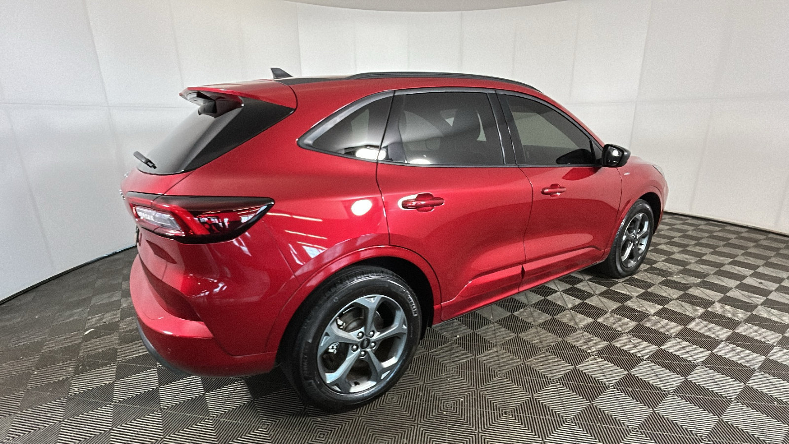 Used 2024 Ford Escape ST-Line w/ Tech Pack #1 FWD image 3