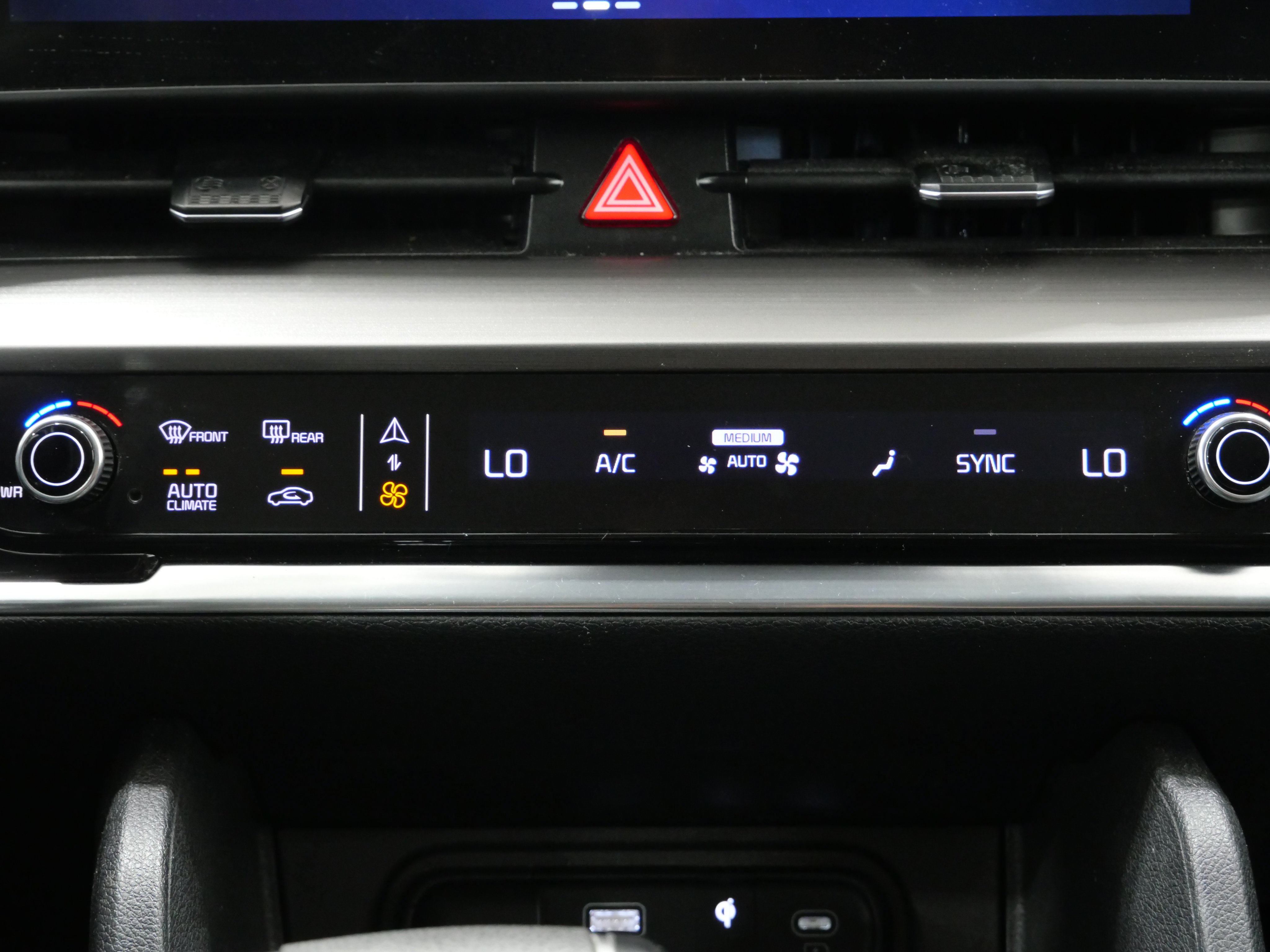 Used 2023 Kia Sportage EX AWD/4WD image 15