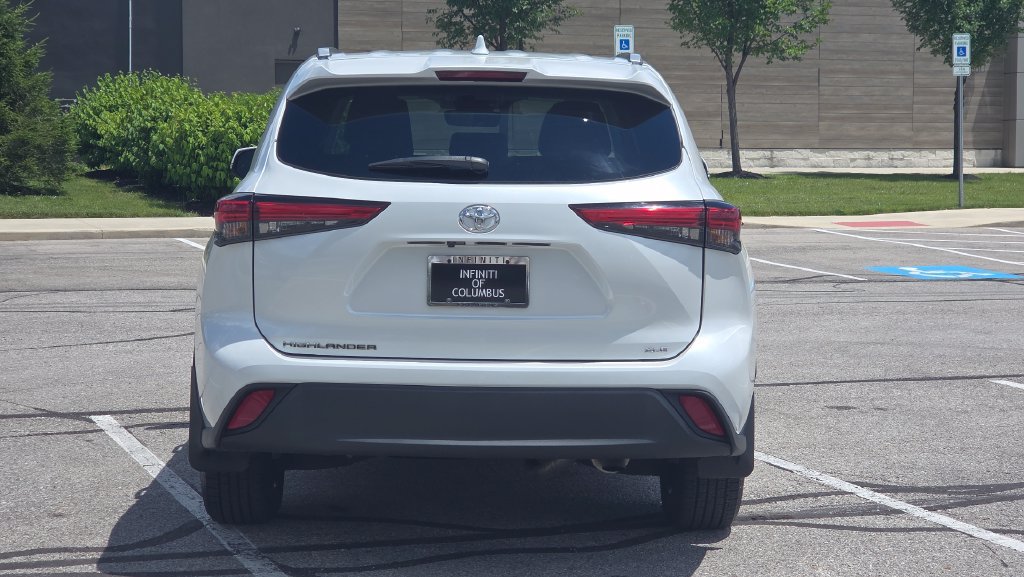 Used 2023 Toyota Highlander XLE FWD image 7