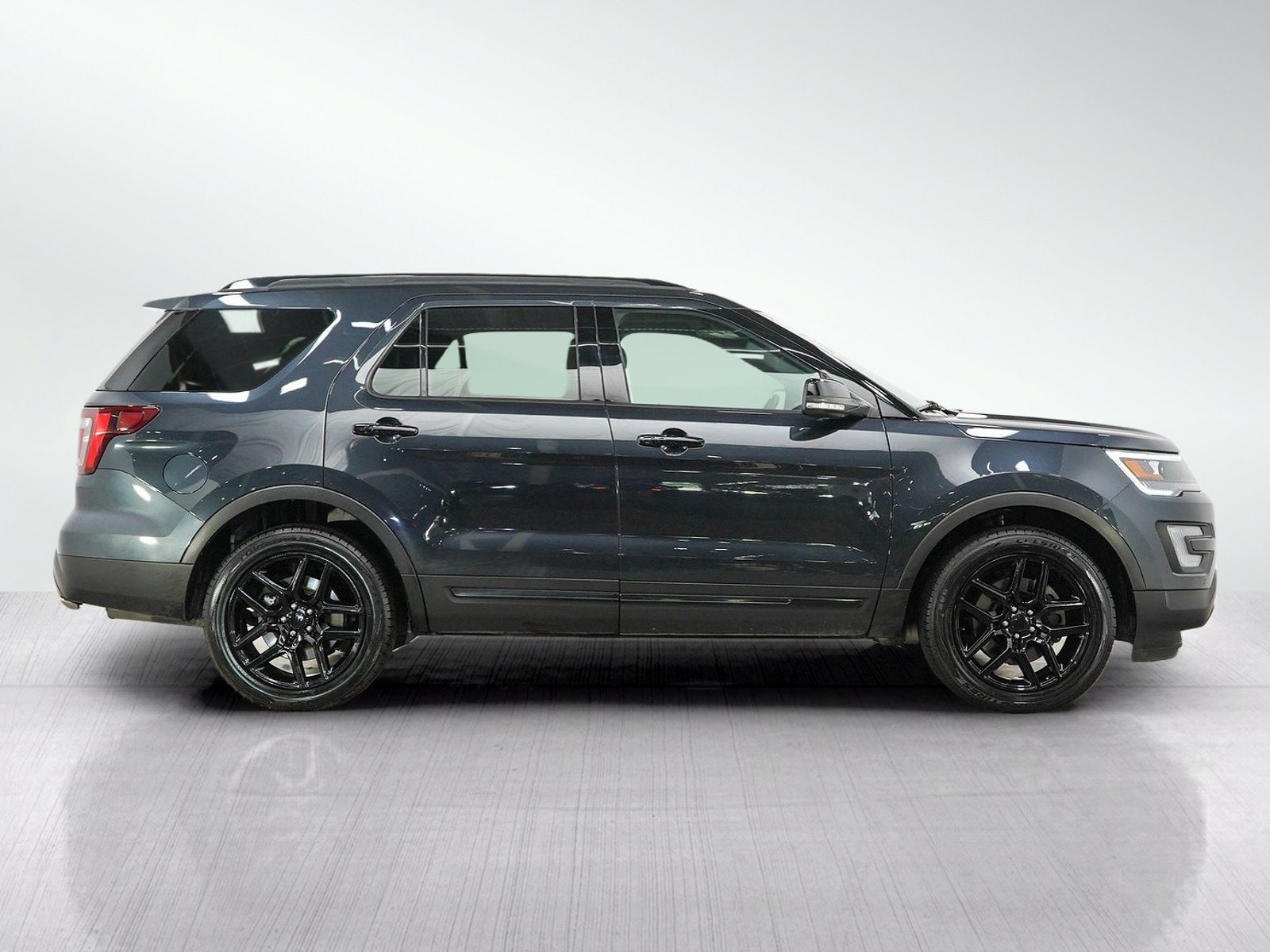 Used 2017 Ford Explorer Sport w/ Equipment Group 401A AWD/4WD image 6
