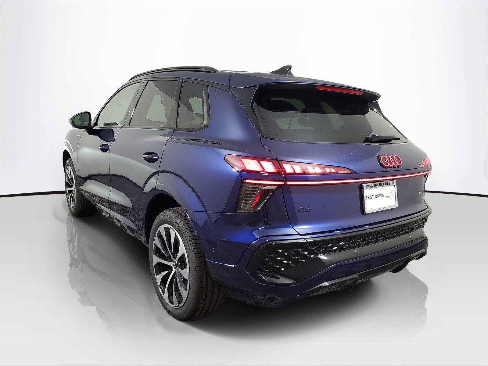 New 2026 Audi Q3 quattro 2.0T AWD/4WD image 4