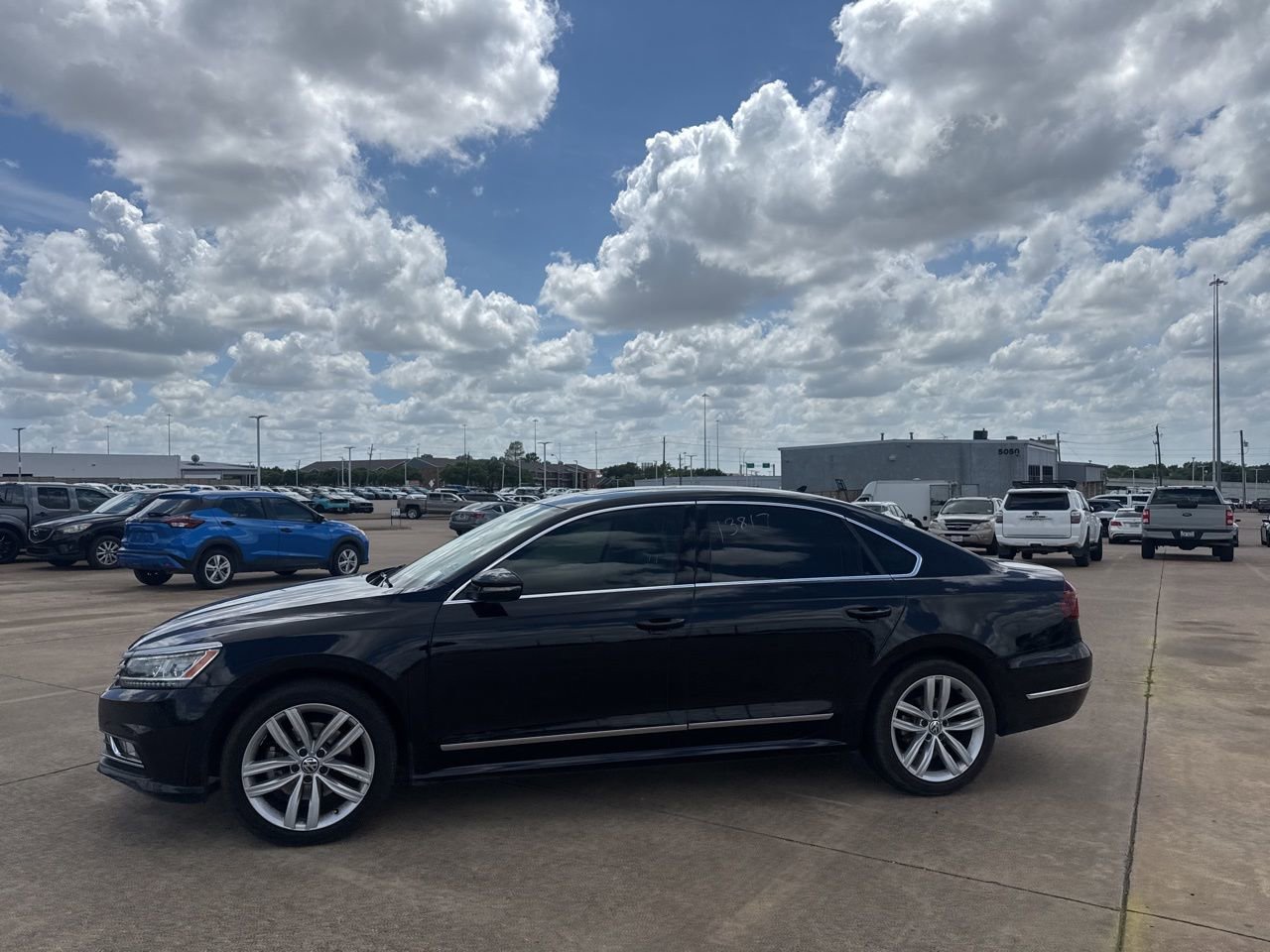Used 2018 Volkswagen Passat 3.6 SEL Premium image 12