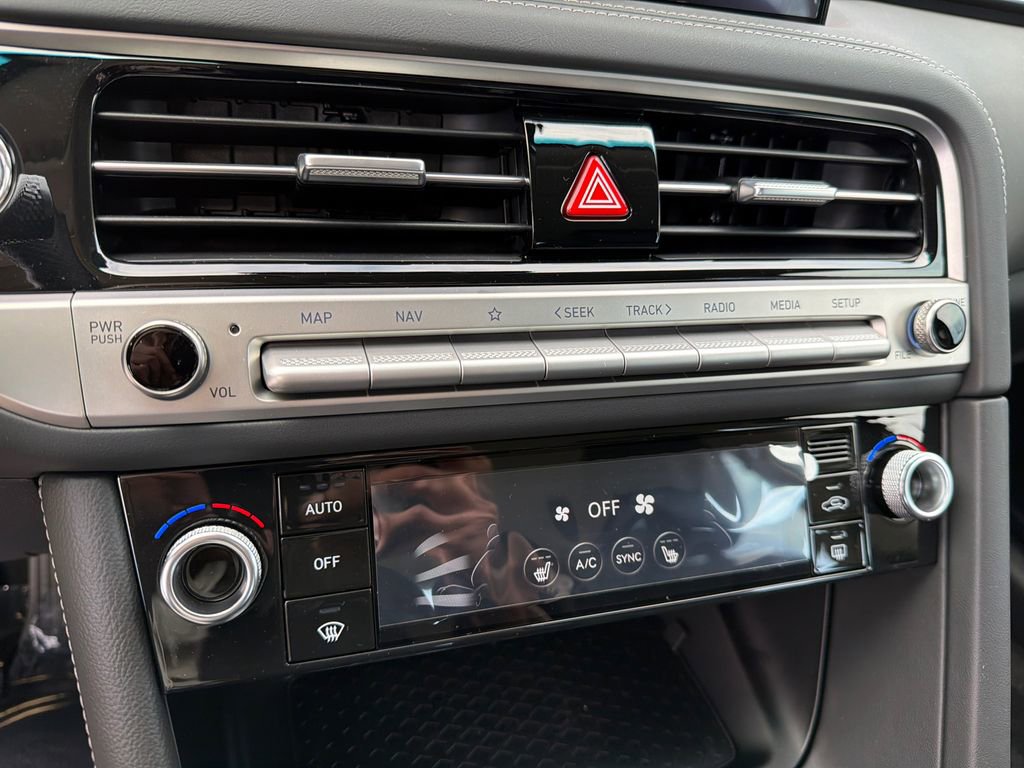 Used 2026 Genesis G70 2.5T image 30