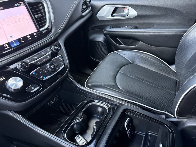 Used 2025 Chrysler Pacifica Limited FWD image 25