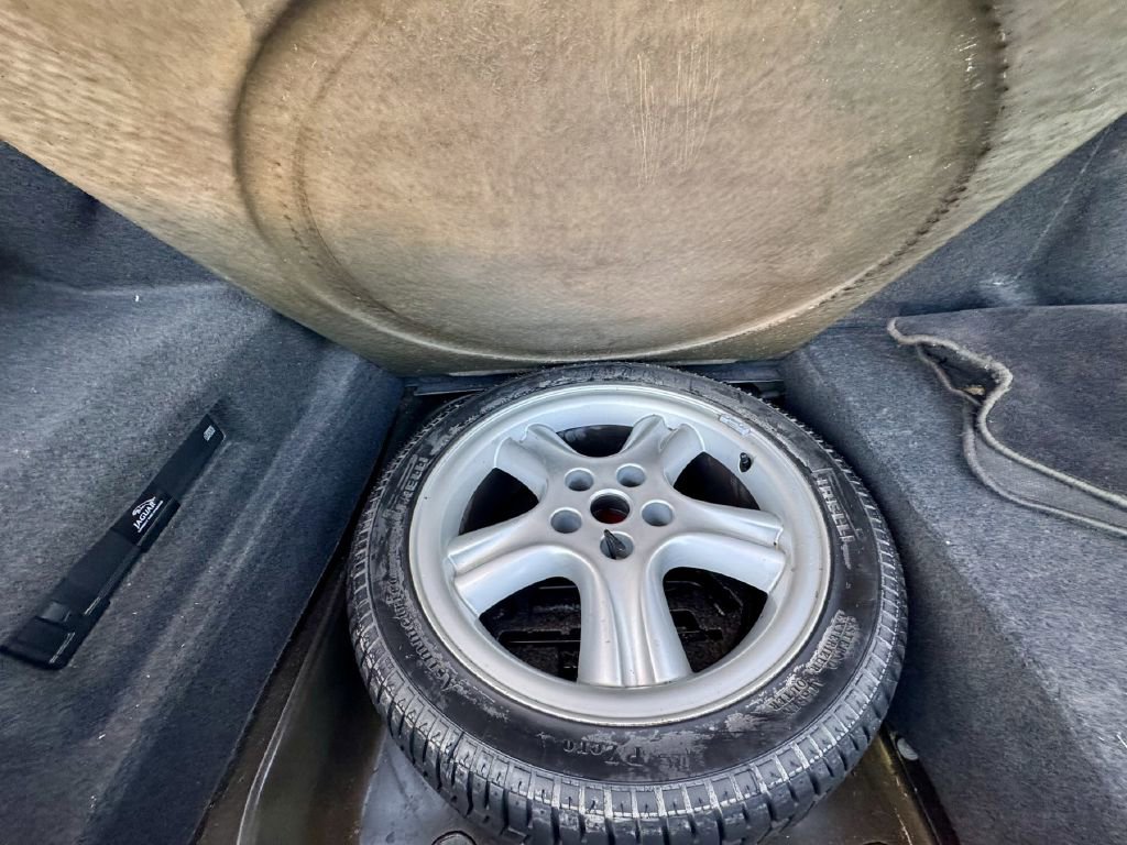 Used 1998 Jaguar XJ8 image 13