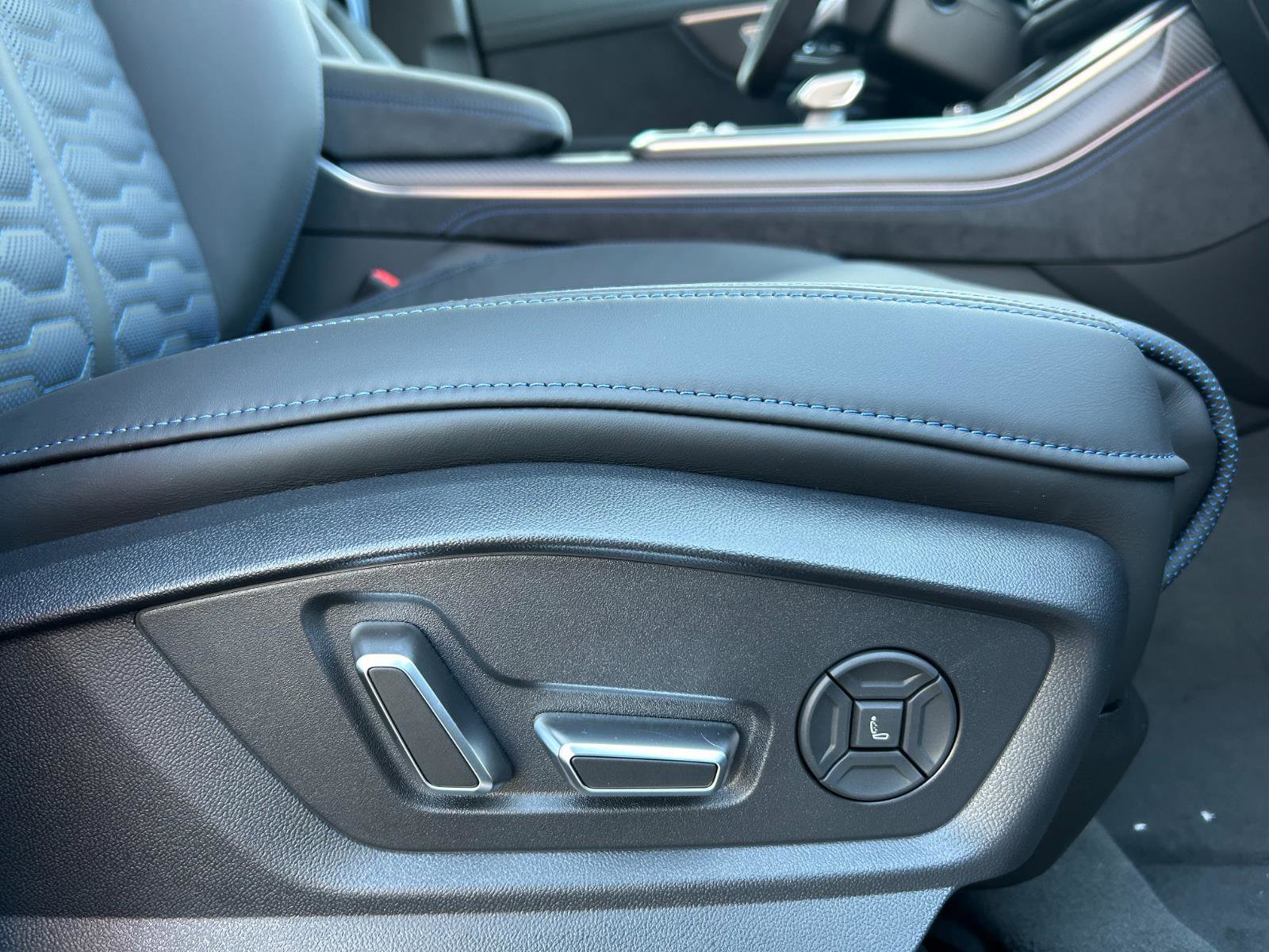 New 2026 Audi RS Q8 performance image 23