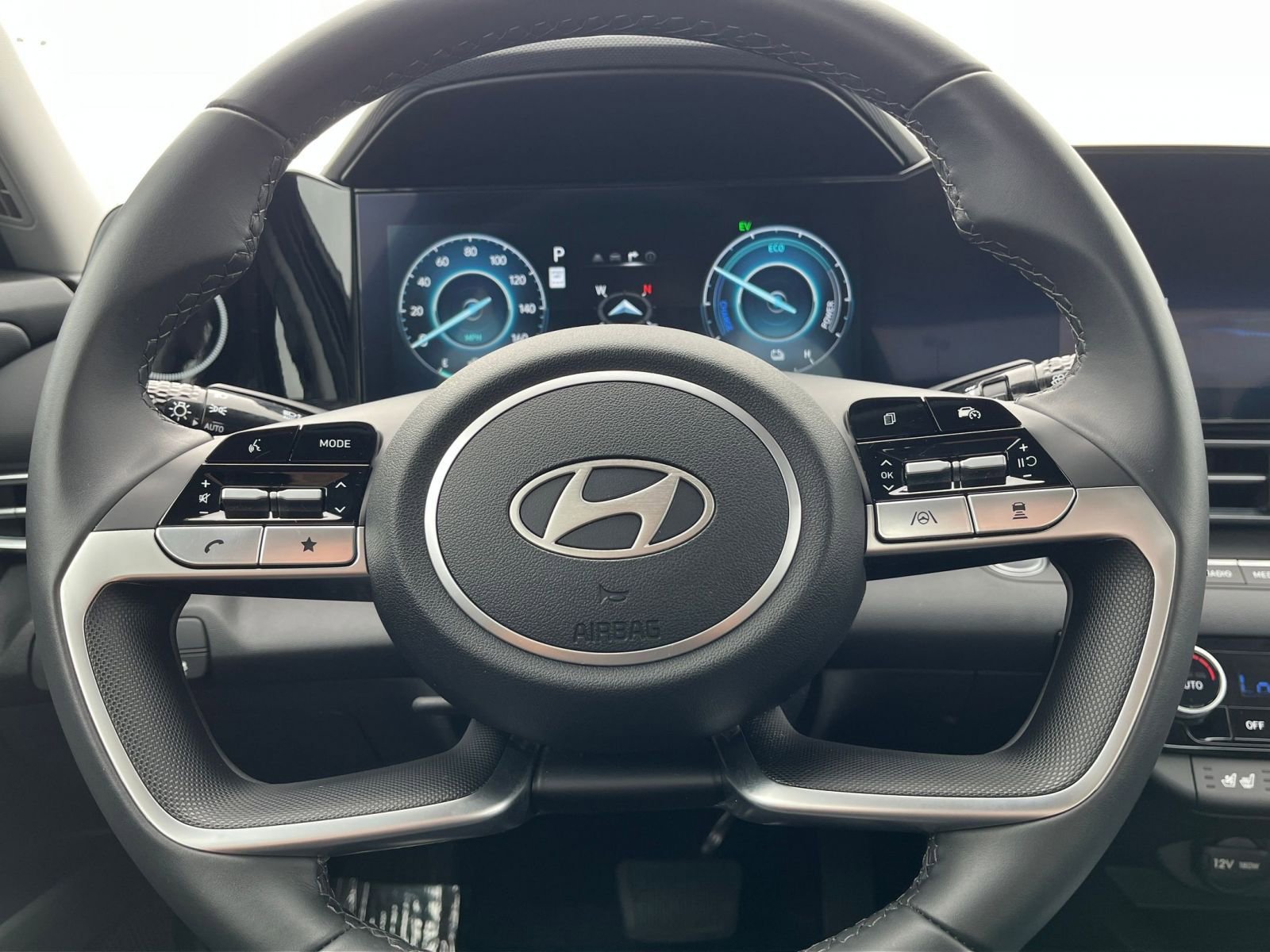 Used 2025 Hyundai Elantra Limited FWD image 28