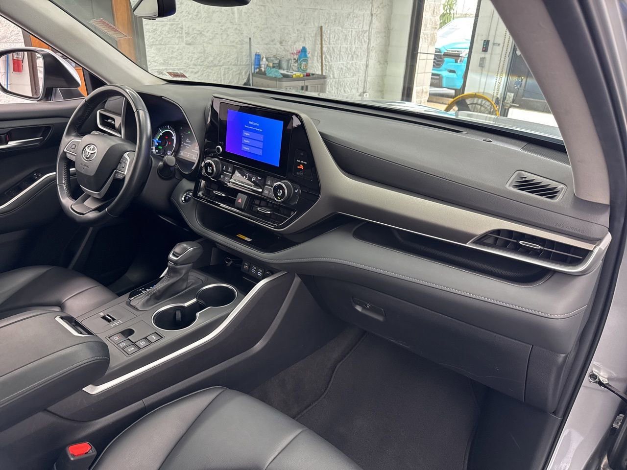 Used 2023 Toyota Highlander XLE image 54