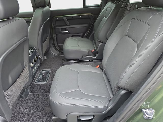 New 2026 Land Rover Defender 130 X-Dynamic SE image 15