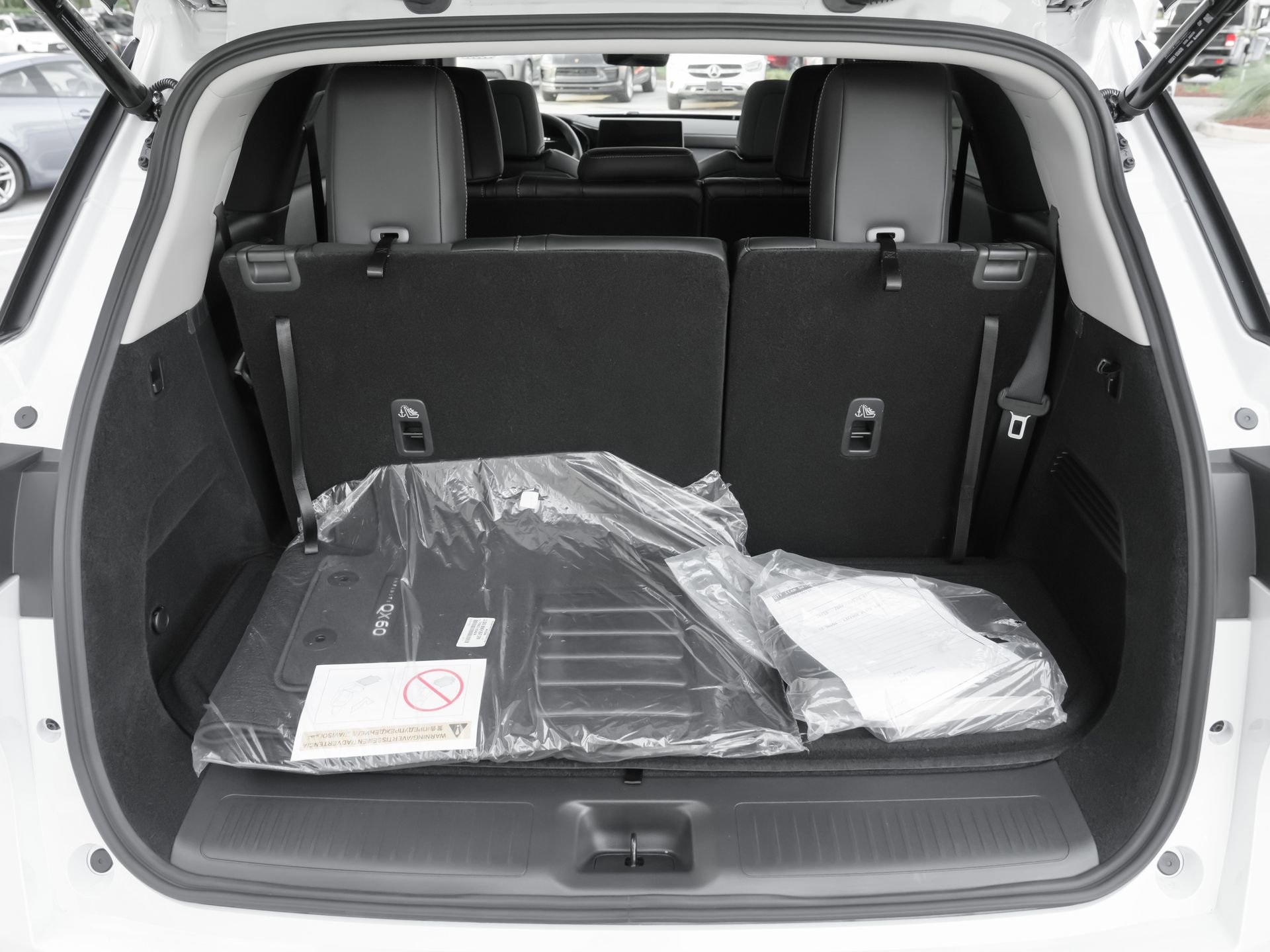 Certified 2026 INFINITI QX60 Luxe w/ Cargo Package FWD image 41