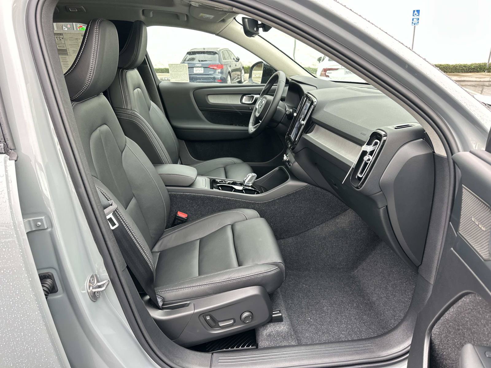 New 2026 Volvo XC40 B4 Plus w/ Climate Package FWD image 20
