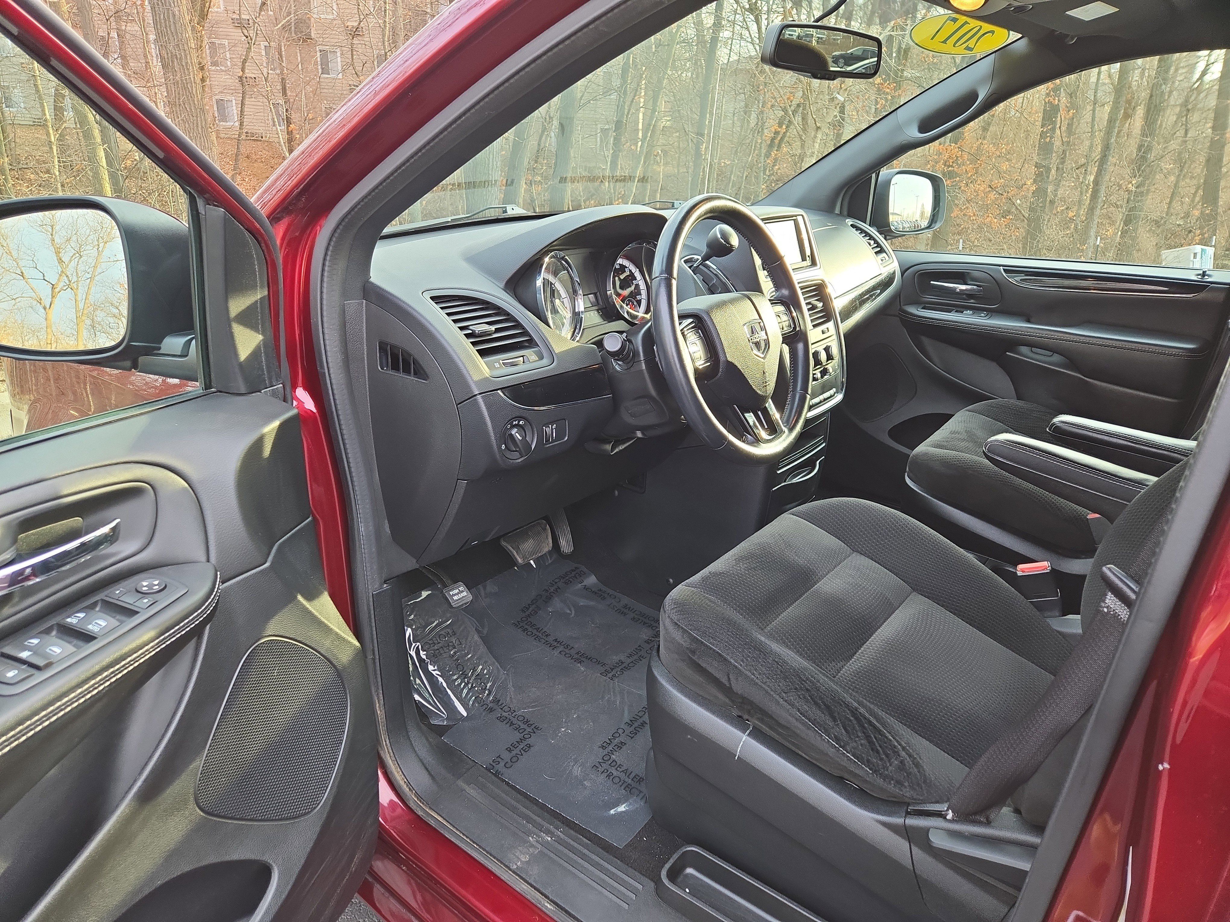 Used 2017 Dodge Grand Caravan SE image 11