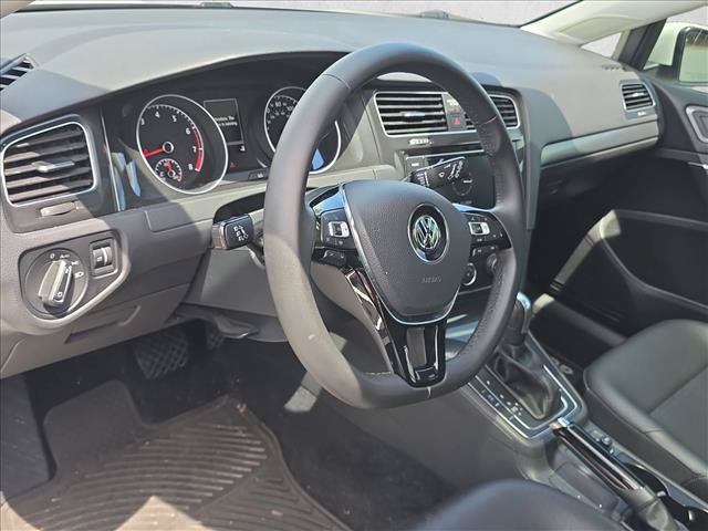 Used 2020 Volkswagen Golf 4-Door FWD image 11