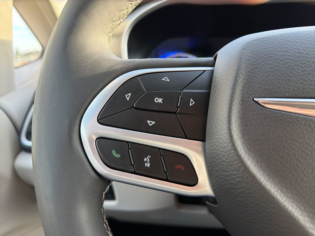Used 2024 Chrysler Pacifica Touring-L FWD image 56