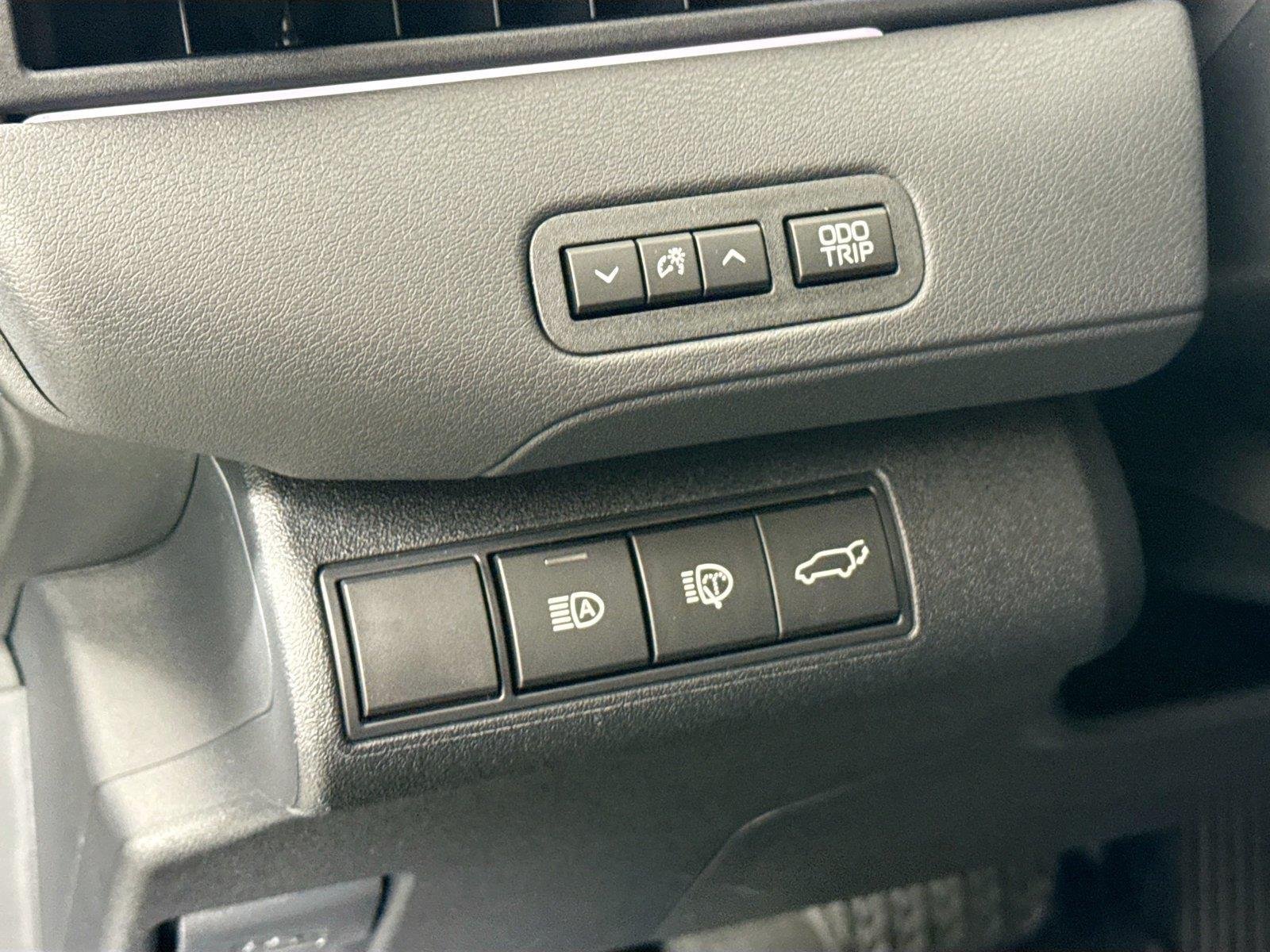 New 2026 Toyota C-HR AWD/4WD image 18