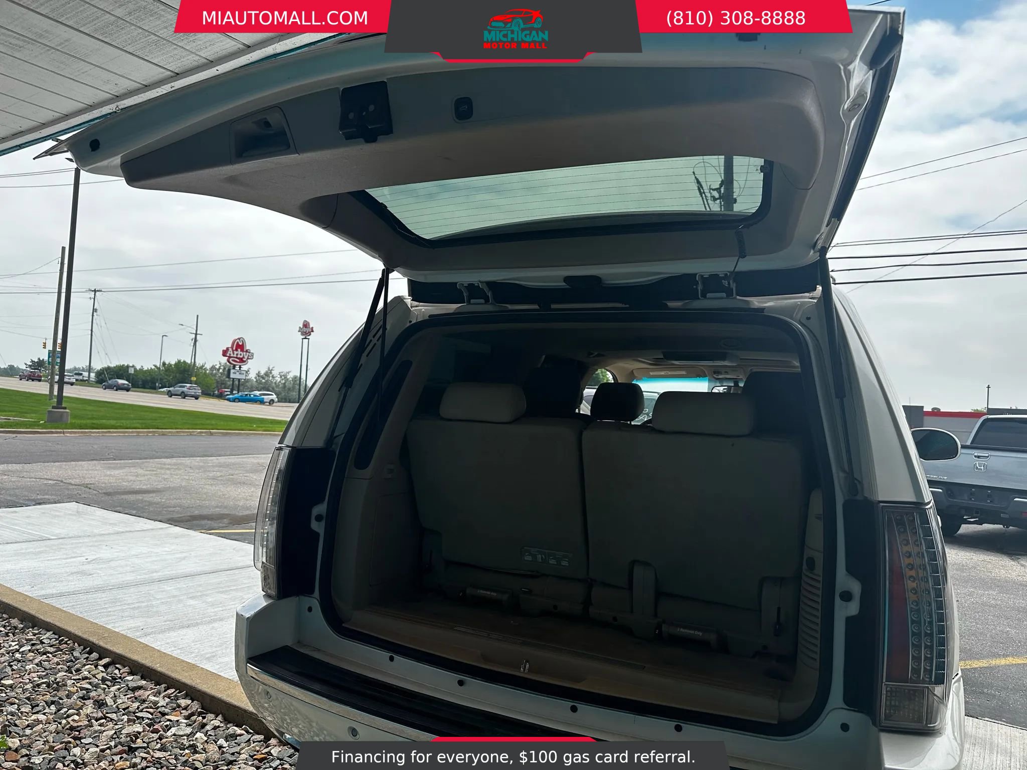 Used 2013 Cadillac Escalade Premium AWD/4WD image 8