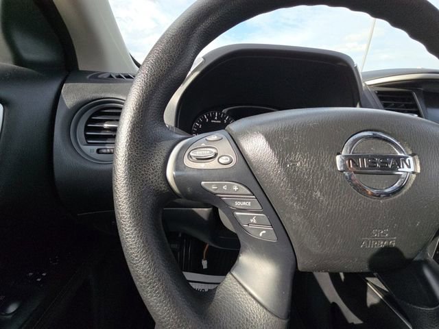 Used 2019 Nissan Pathfinder S image 11