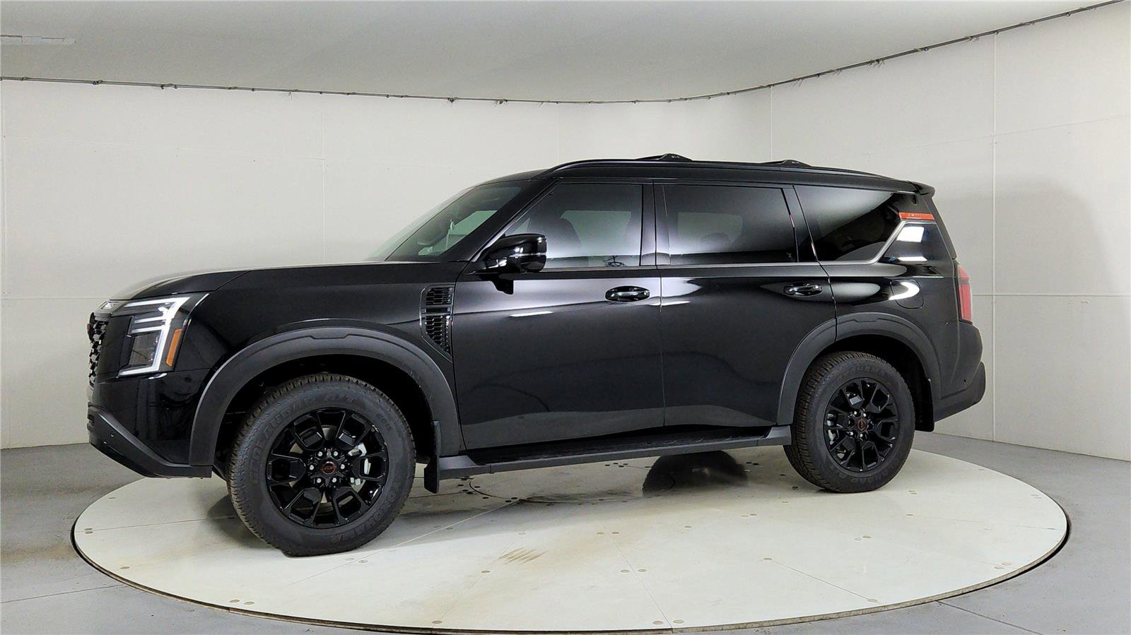 New 2025 Nissan Armada PRO-4X w/ Pro-4X Premium Package image 3