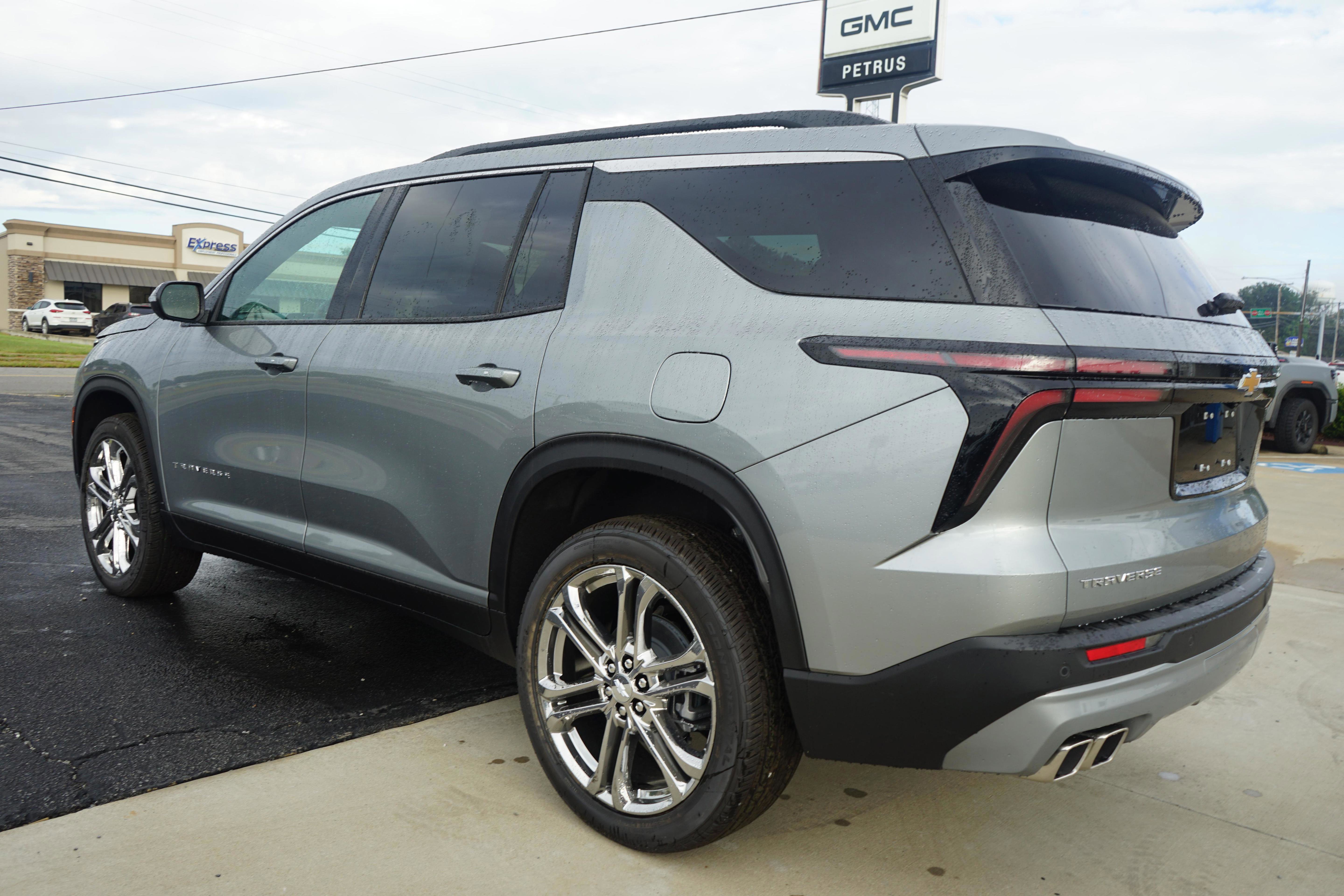 New 2026 Chevrolet Traverse LT image 3
