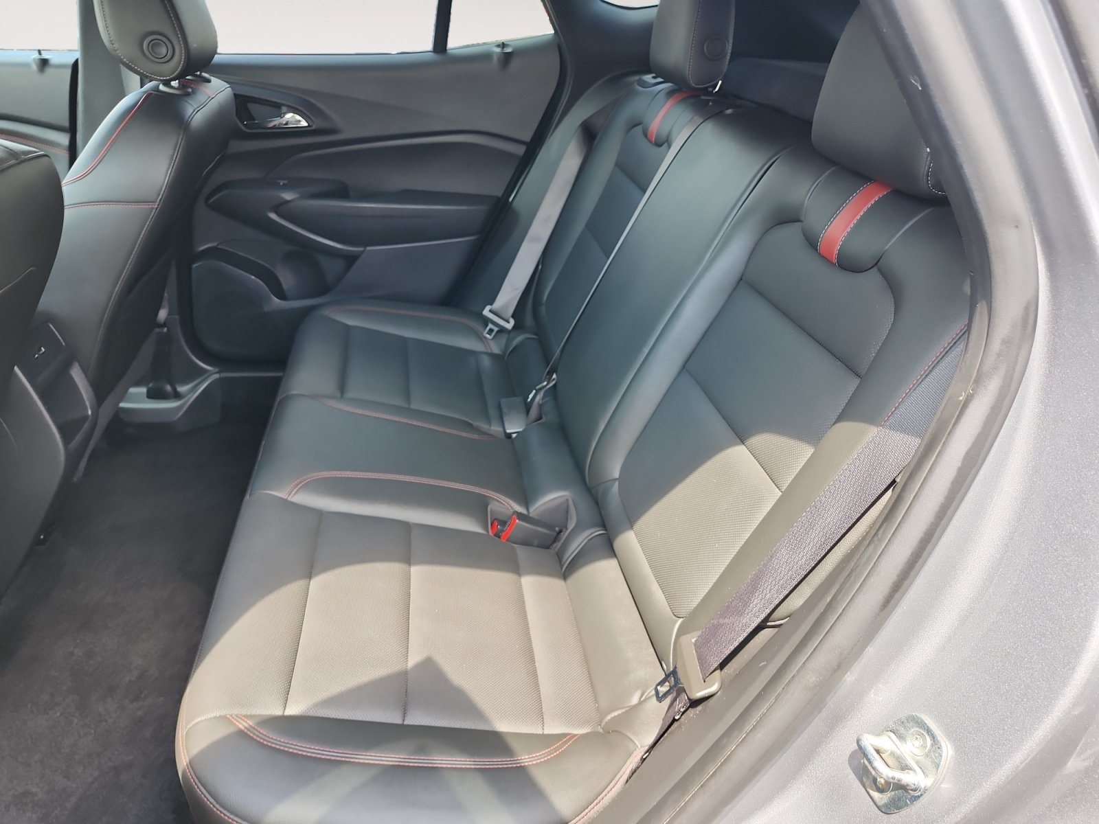 Used 2024 Chevrolet Trax RS w/ Sunroof Package FWD image 13