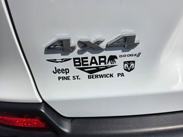 Used 2020 Jeep Cherokee Latitude w/ Cold Weather Group AWD/4WD image 23