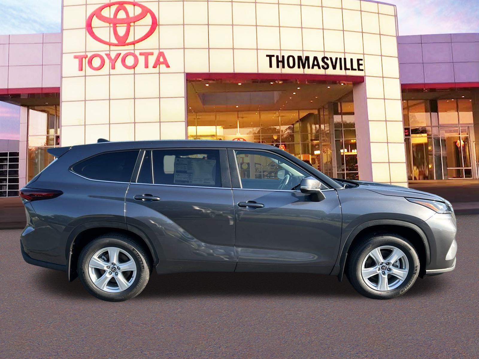 New 2024 Toyota Highlander LE FWD image 4