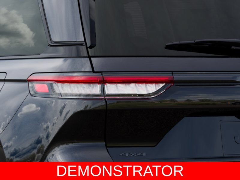 New 2025 Jeep Grand Cherokee Limited w/ Black Appearance Package AWD/4WD image 9