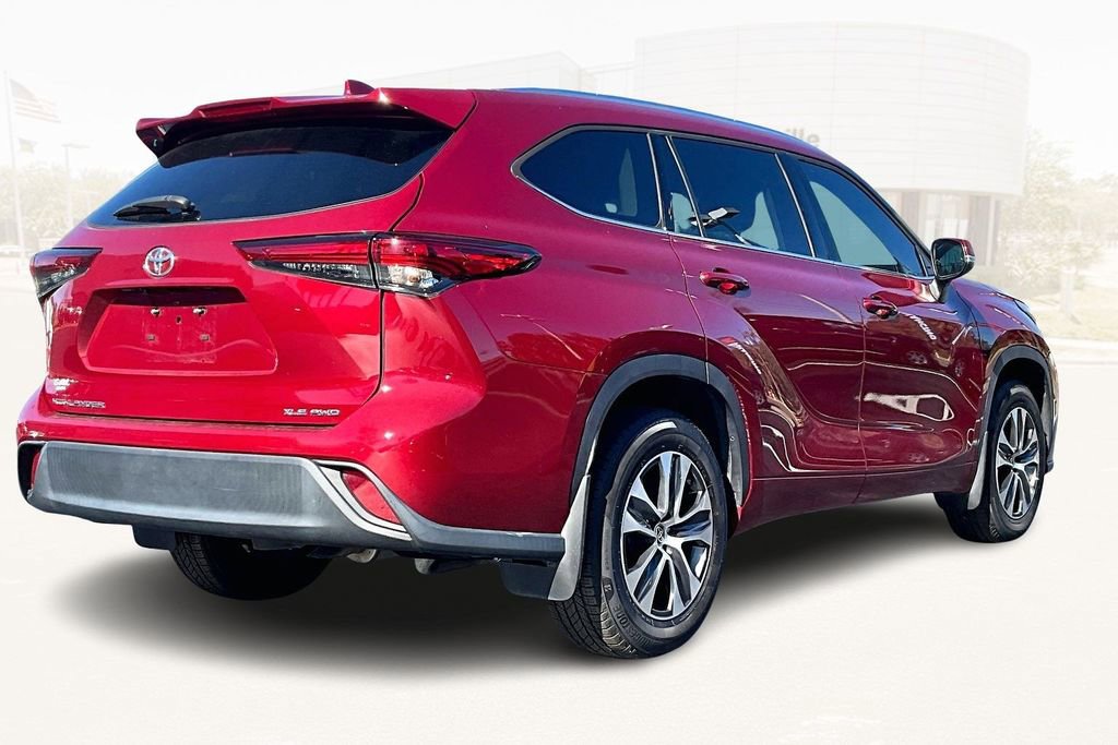 Used 2021 Toyota Highlander XLE image 6
