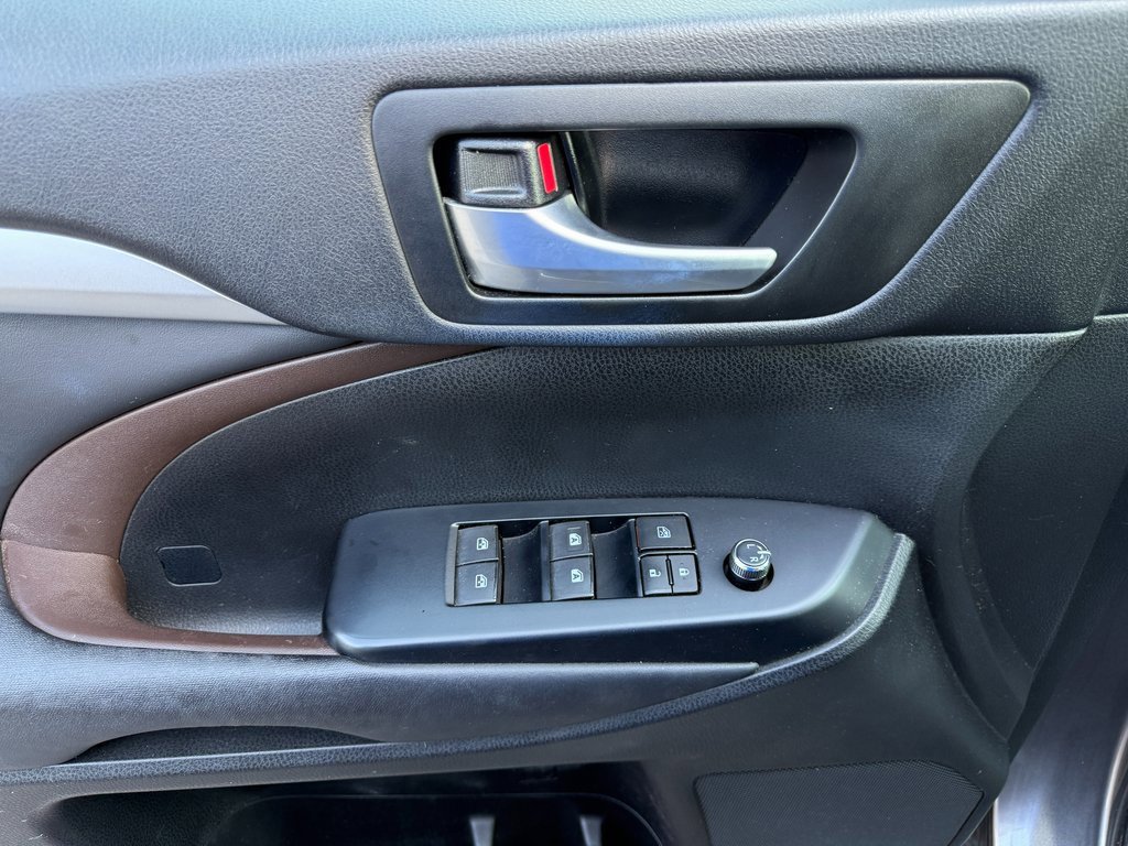Used 2017 Toyota Highlander XLE image 16