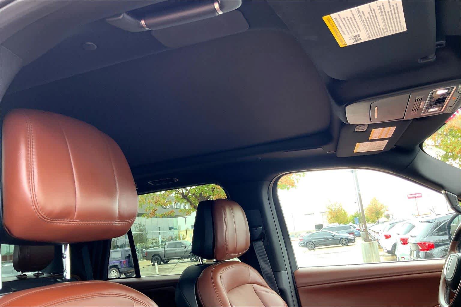 Used 2025 Lincoln Navigator Reserve AWD/4WD image 14
