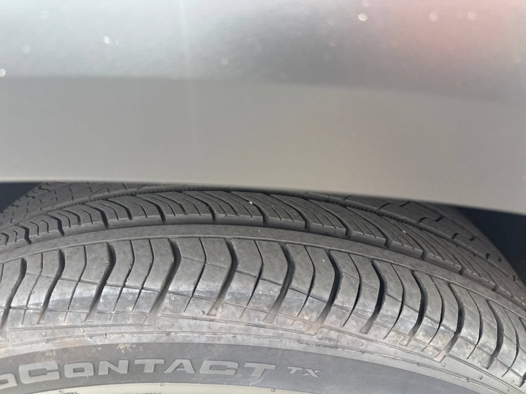 Used 2025 Chevrolet Trax RS w/ Sunroof Package FWD image 40