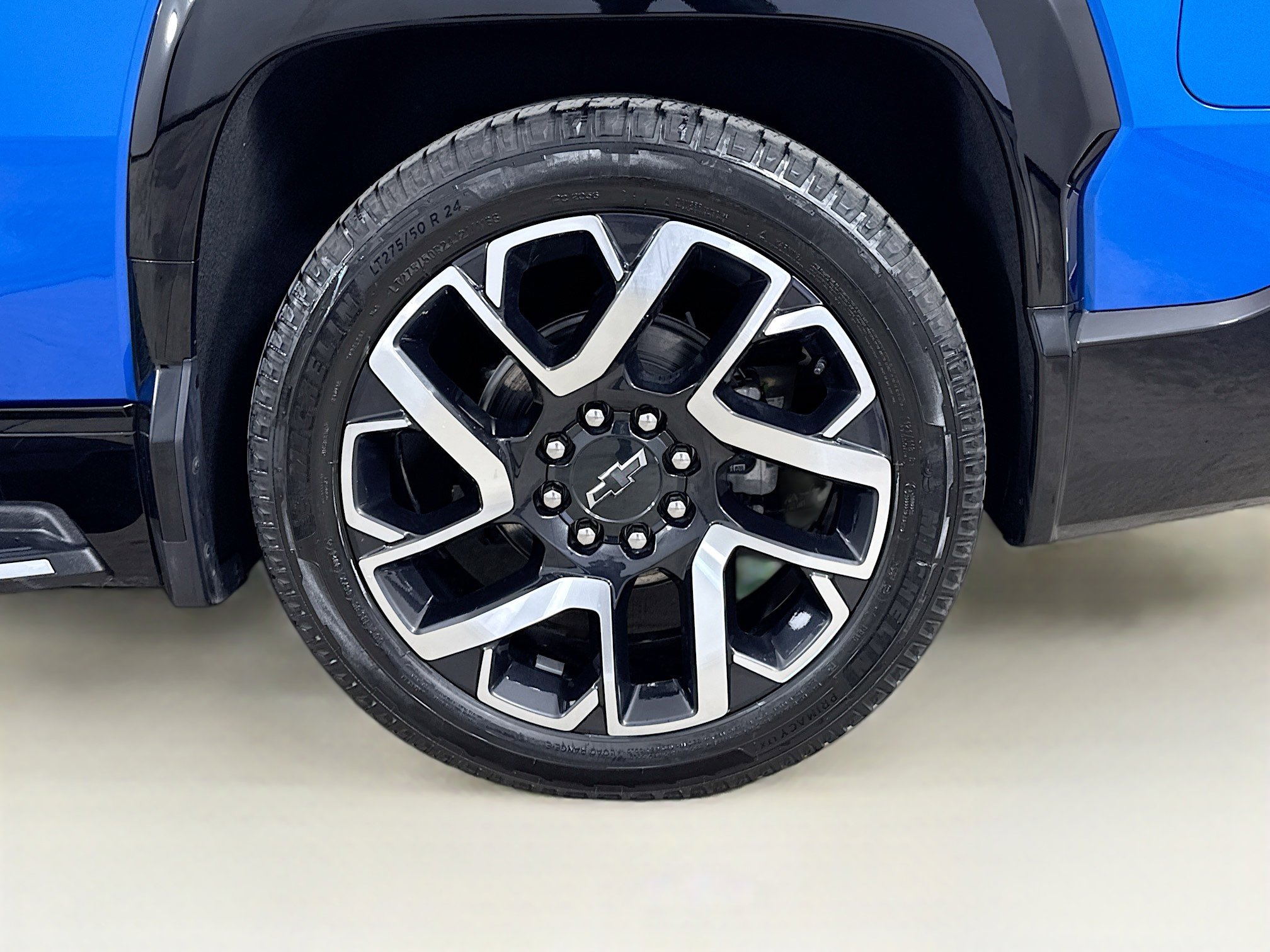 Used 2025 Chevrolet Silverado EV RST AWD/4WD image 33