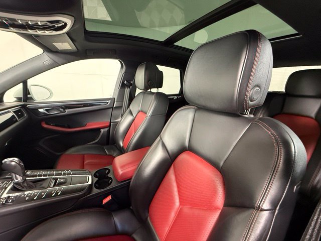 Used 2018 Porsche Macan AWD/4WD image 16