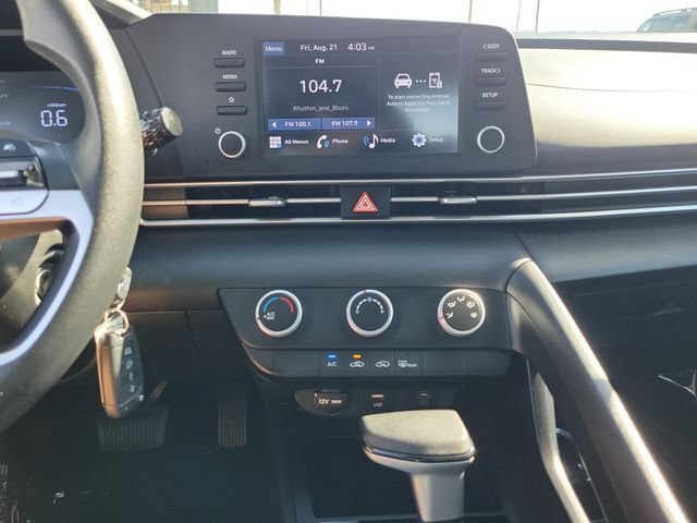 Certified 2025 Hyundai Elantra SE FWD image 13