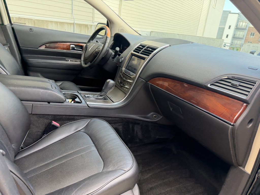 Used 2012 Lincoln MKX FWD image 25