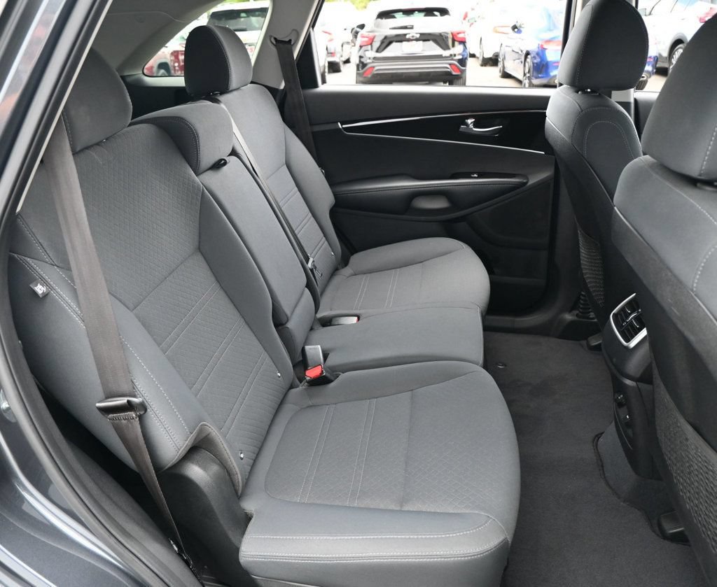 Used 2020 Kia Sorento LX FWD image 17