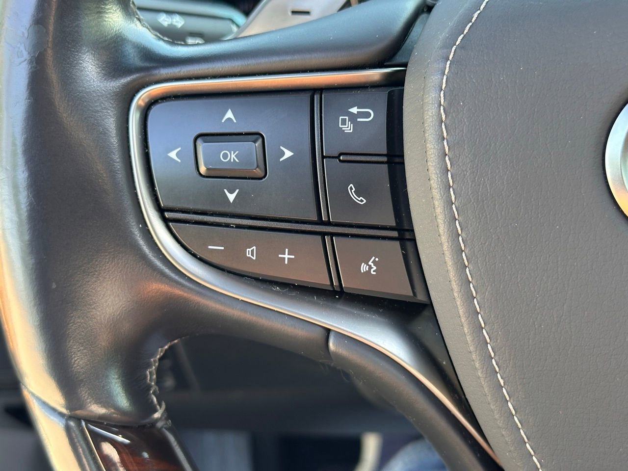 Used 2021 Lexus LS 500 w/ Luxury Package image 30