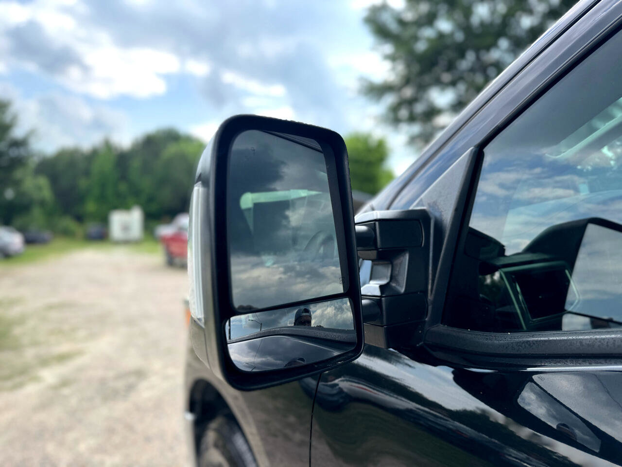 Used 2018 Nissan Titan SV w/ SV Convenience Package image 13