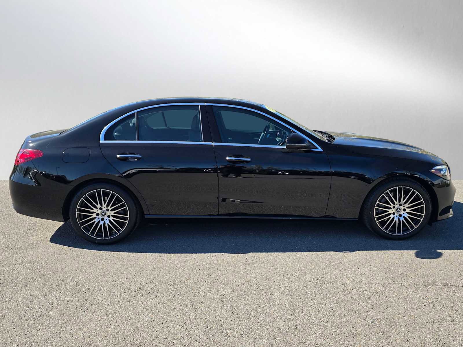 Used 2023 Mercedes-Benz C 300 4MATIC Sedan image 2