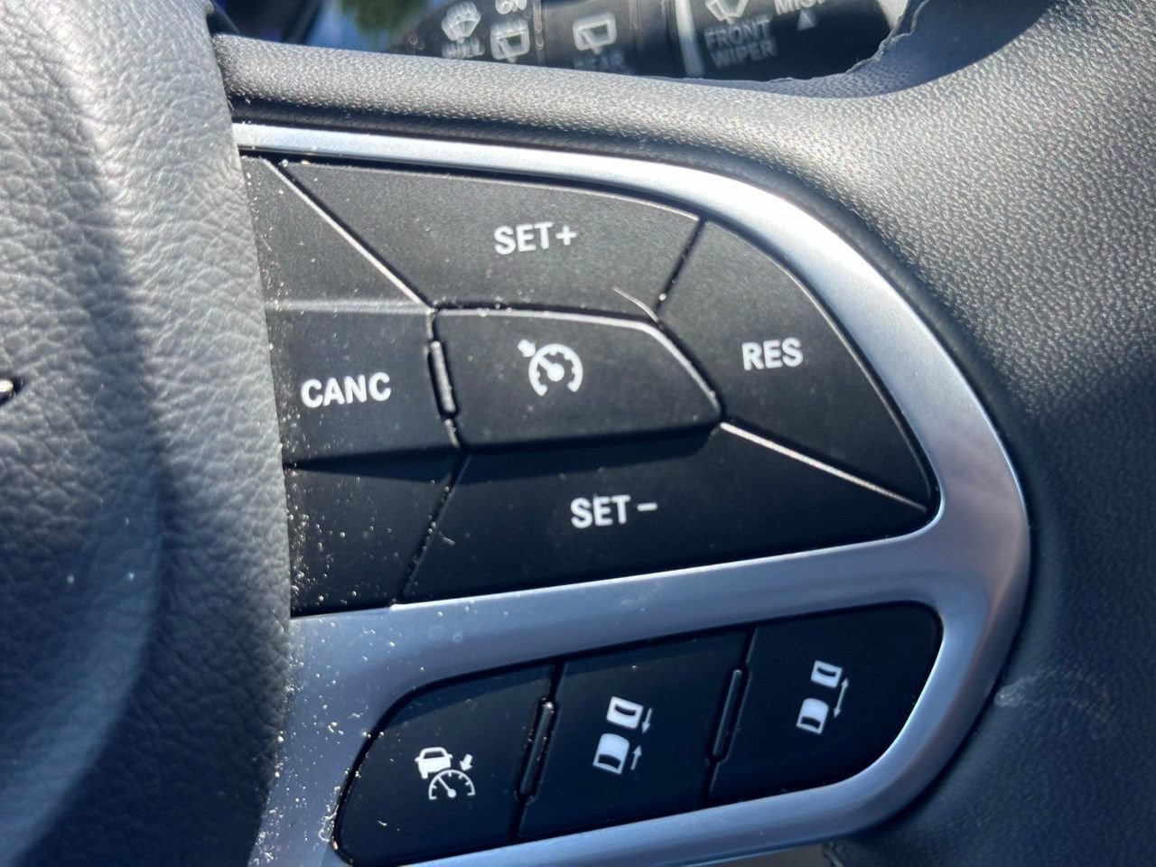 Used 2024 Chrysler Pacifica Touring-L FWD image 32