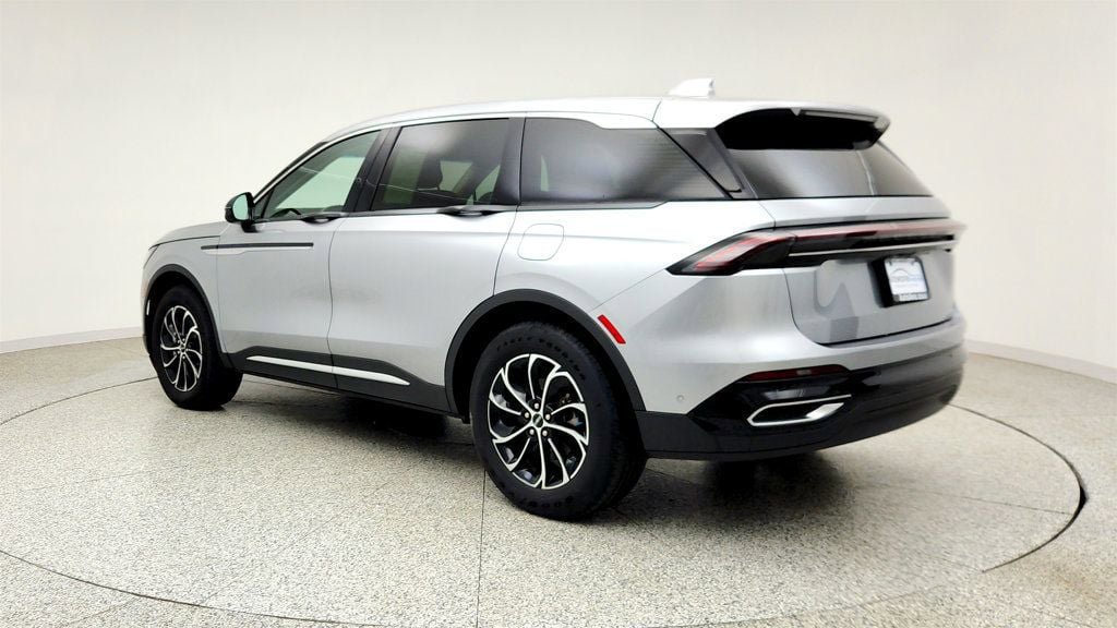 Used 2024 Lincoln Nautilus Premier AWD/4WD image 7