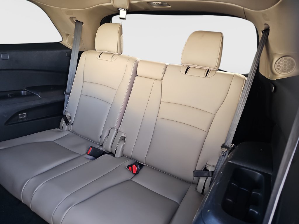 Used 2017 Honda Pilot Touring image 23