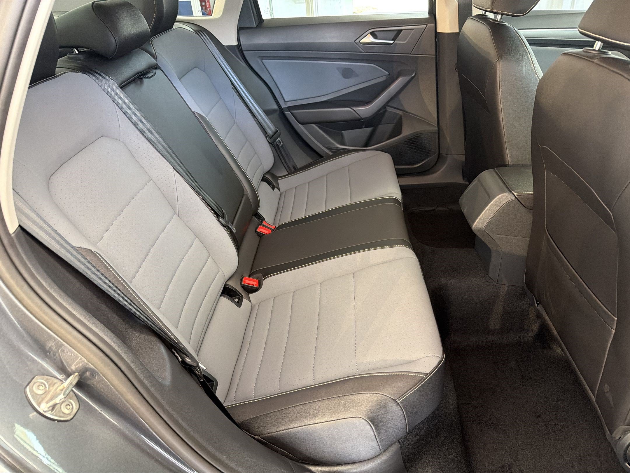 Used 2025 Volkswagen Jetta SE w/ Sunroof Package FWD image 30