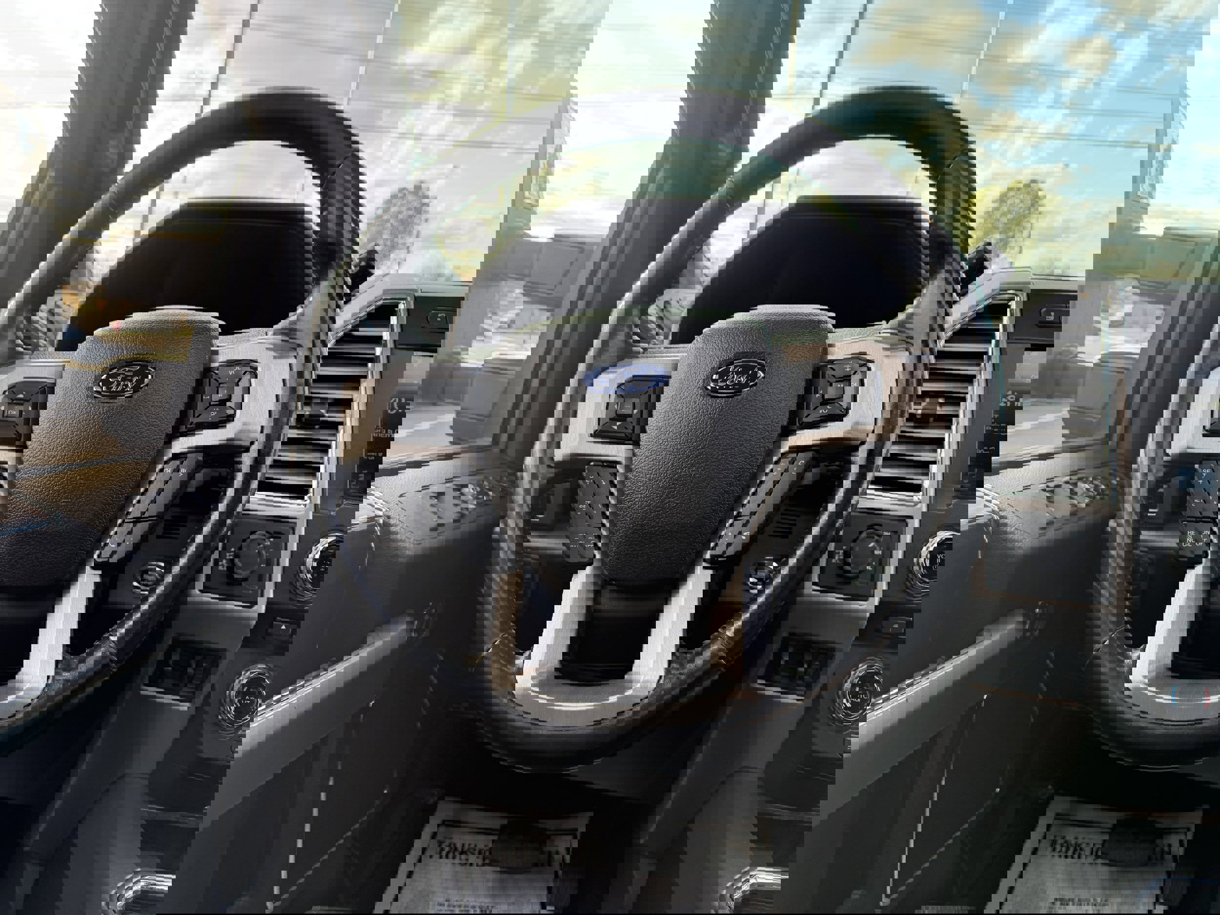 Used 2017 Ford F350 Platinum w/ Platinum Ultimate Package image 30