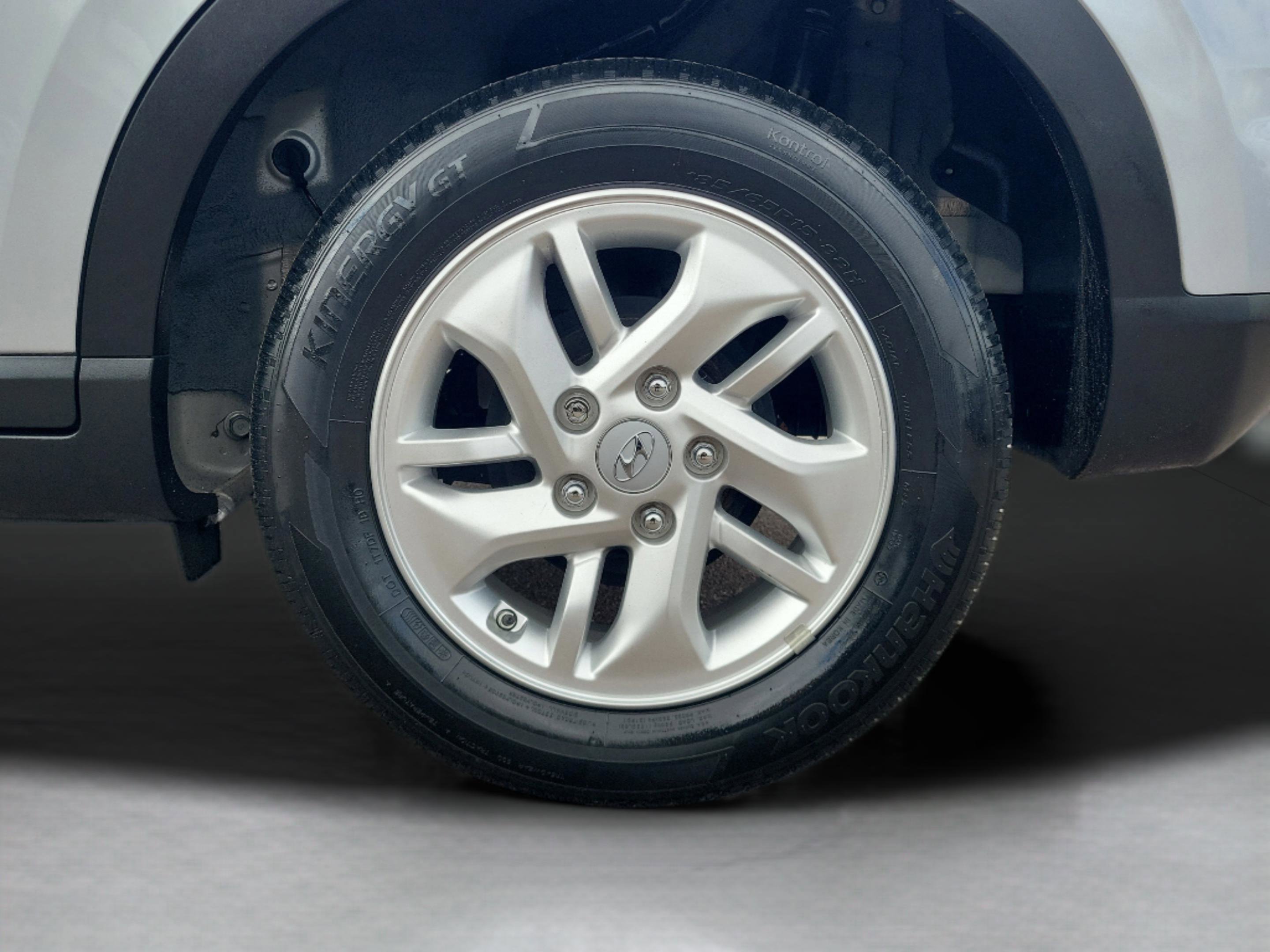 Certified 2023 Hyundai Venue SE image 6