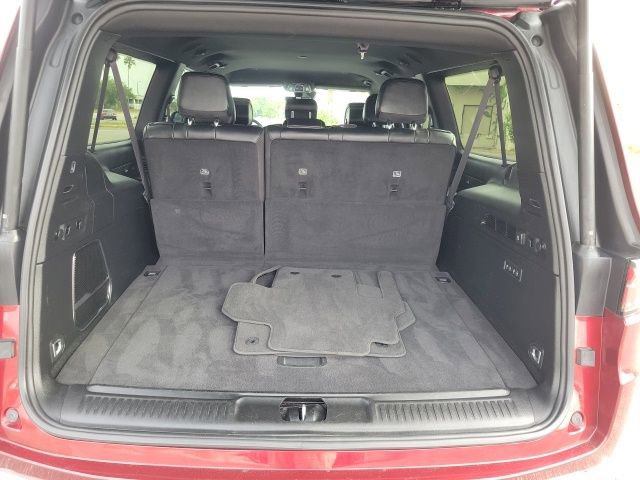 Used 2023 Jeep Wagoneer L Series III w/ Preferred Equipment Group AWD/4WD image 7