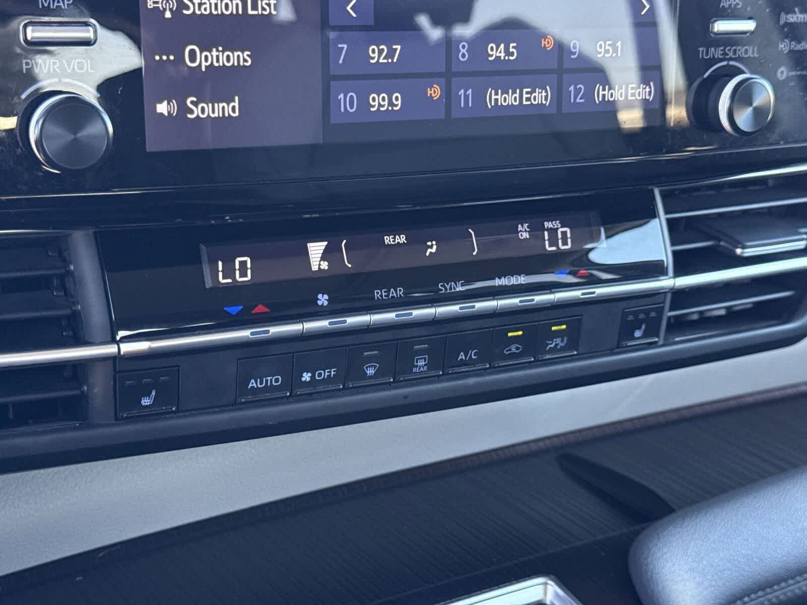 Used 2024 Toyota Sienna XLE FWD image 22