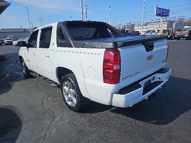 Used 2010 Chevrolet Avalanche LT w/ Luxury Package AWD/4WD image 5