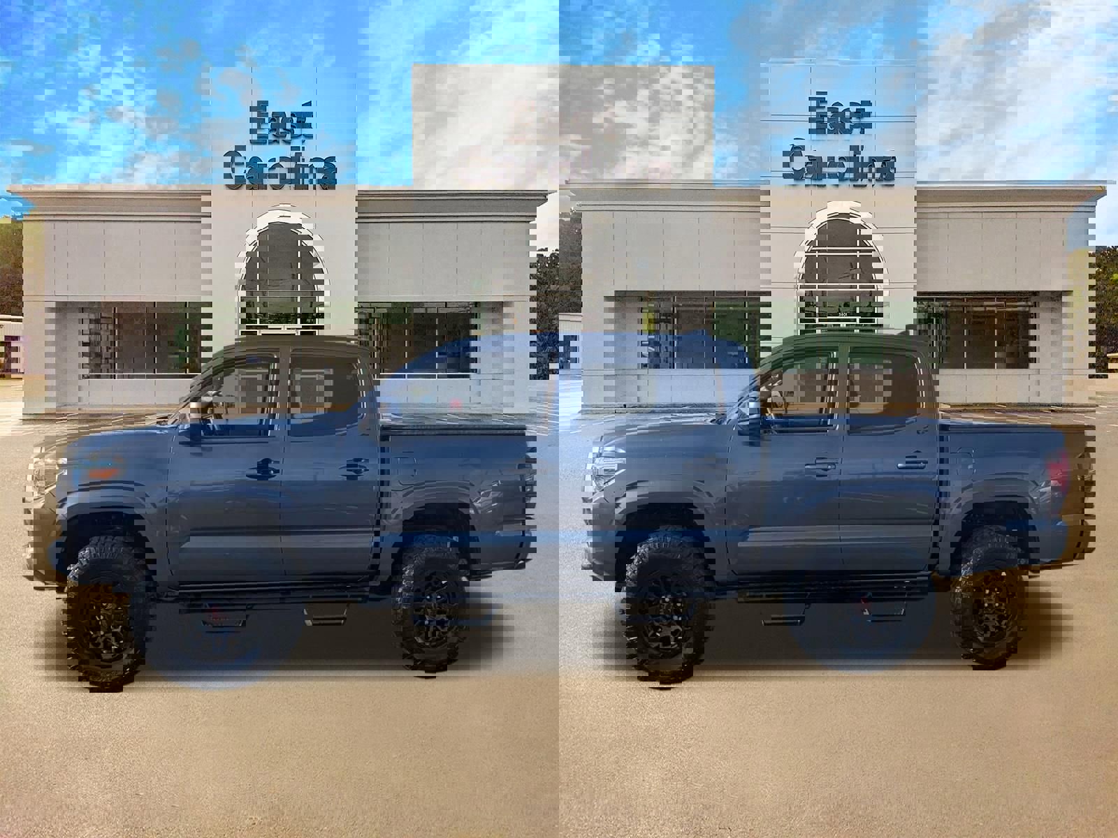 Used 2022 Toyota Tacoma SR image 6